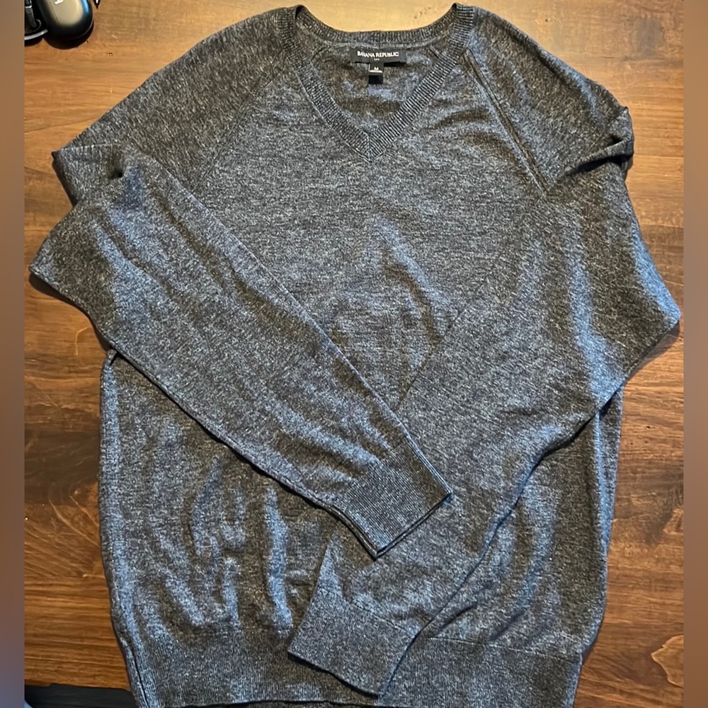 Men’s Banana Republic V-Neck Sweater - Medium
